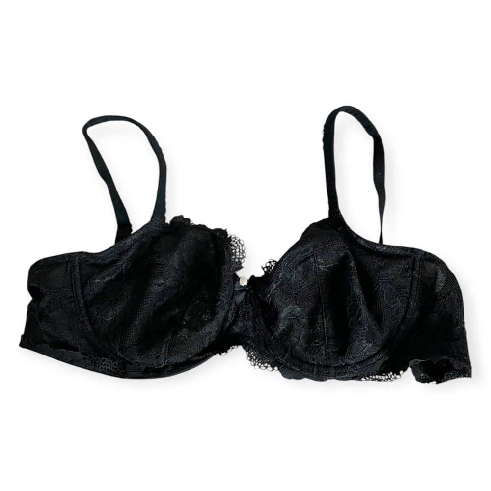 ◼️VICTORIA’S SECRET: Women’s 38D, unlined laced wire unpadded bra, preowned◼️